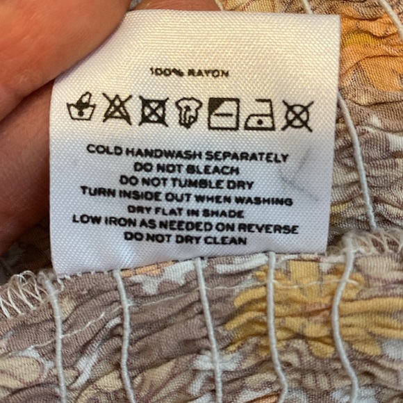 Faithfull The Brand floral smocked crop top - Picture 7 of 7